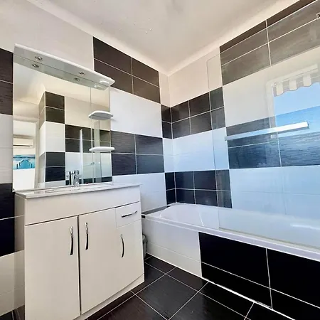 Bel 84m2 Avec Terrasse Et Parking Lejlighed *